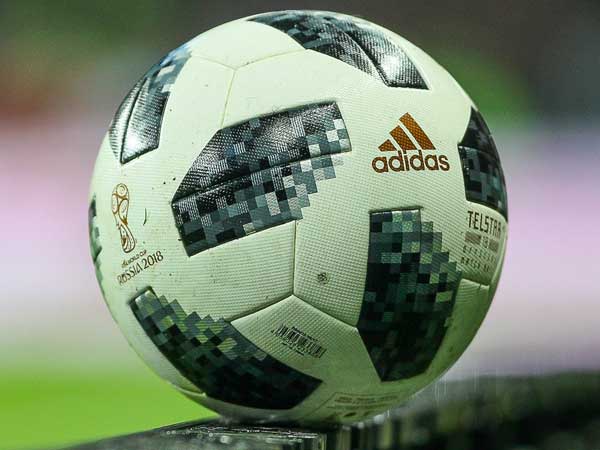  బంతి బరువు 215 గ్రాములు