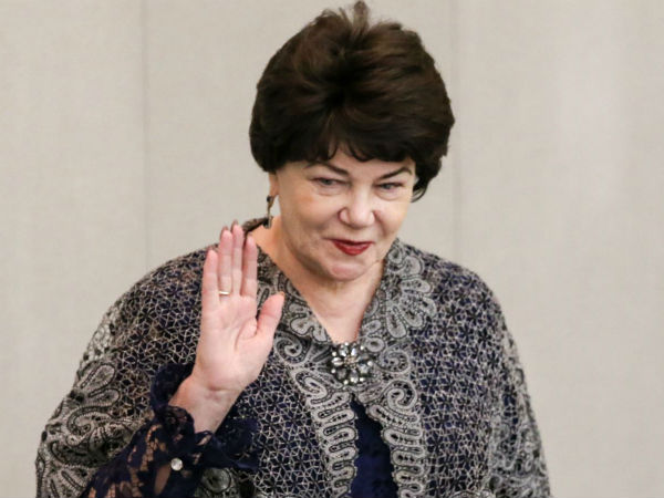 విదేశీయుల పిల్లలకు తల్లులుగా