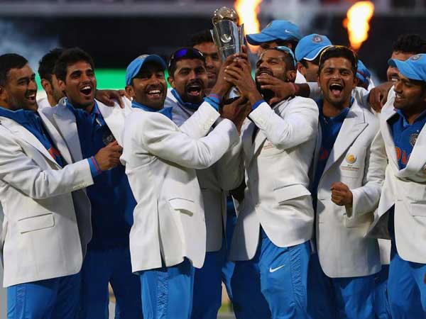 వరుస బంతుల్లో రెండు కీలక వికెట్లు