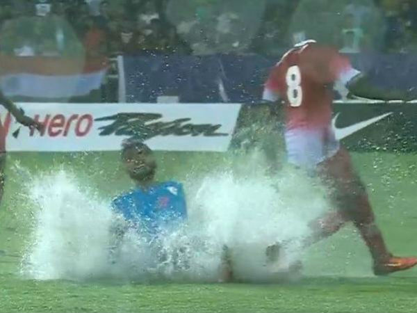 పెనాల్టీ ఏరియాలో సునీల్‌ను కిందపడేయడంతో