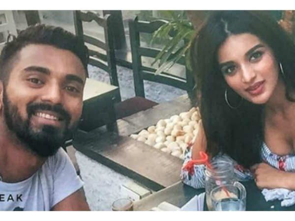 మా మధ్య ఏమీ లేదు