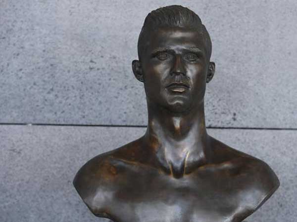  రొనాల్డొ విగ్రహం పెట్టినప్పుడే అలా లేదని