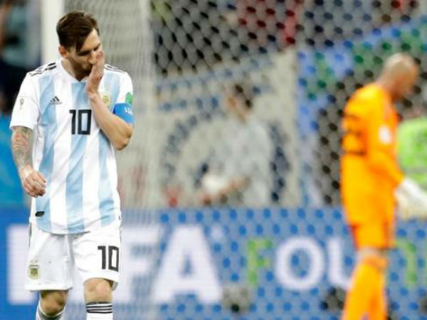 పోలీసులకు ఫిర్యాదు చేసిన యువకుడి తల్లిదండ్రులు