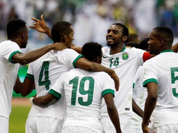 తొలి మ్యాచ్‌లోనే కష్టాలు మొదలు: