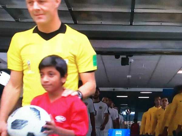 ఆటగాళ్ల ఆటోగ్రాఫ్‌లు తీసుకుంటా