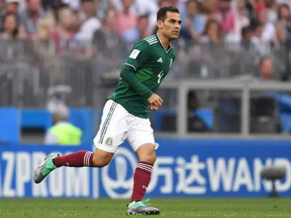 1996లో ప్రొఫెషనల్‌ కెరీర్‌‌ను ప్రారంభించిన రఫీల్‌ 