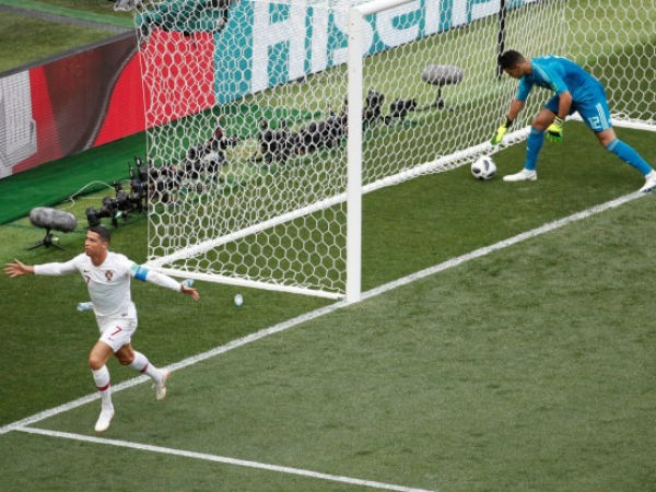 తొలి నాలుగు షాట్లలోనే మూడు గోల్స్