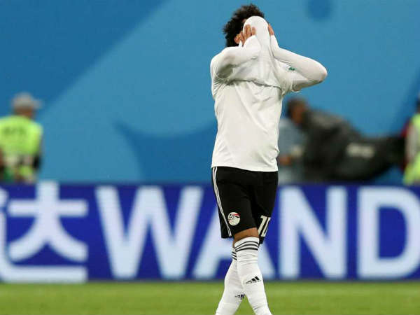  ప్రత్యర్ధి జట్టు గోల్ పోస్టుపై దాడి చేసిన మహమ్మద్ సలాహ్