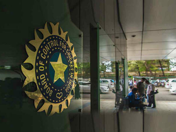 2017 ఏప్రిల్ భారత మహిళా క్రికెట్ జట్టు కోచ్‌గా: