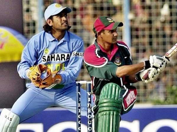  2004లో బంగ్లాదేశ్‌పై తొలి వన్డే