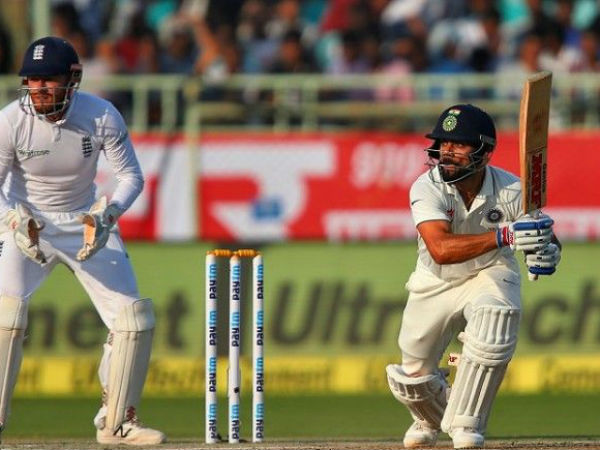 బంతి దూరంగా పోతుందా లేదా అని సందేహపడేలా 