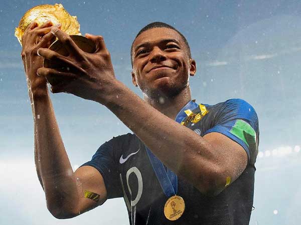 ఎంబప్పెలాంటి వారికి ఫుట్‌బాల్‌ అనేది 