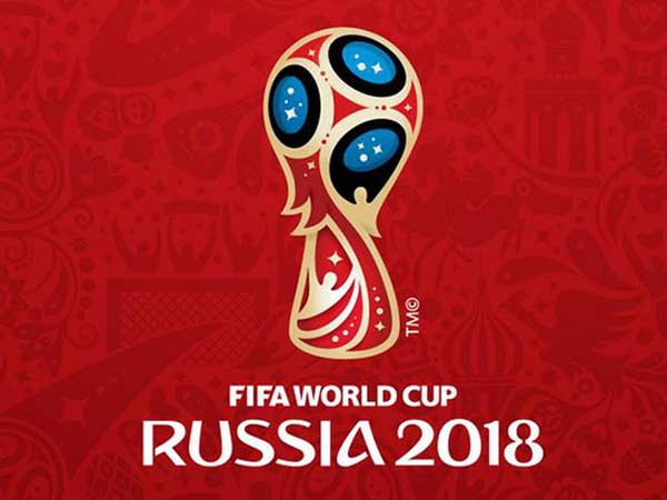 స్థానిక రెస్టారెంట్లు, బార్లు కూడా నీలం రంగు విద్యుద్దీపాల వెలుగులతో 