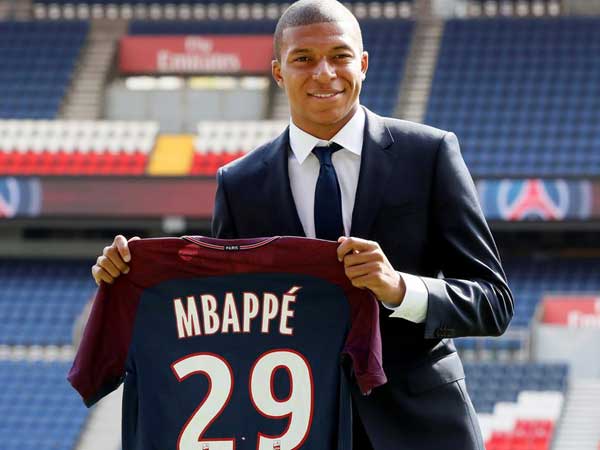 తాను అందుకునే మొత్తాన్ని ఛారిటీకి 