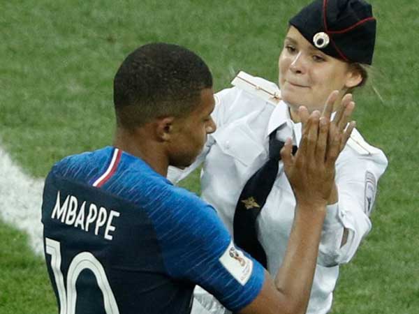 అభిమాన ఆటగాళ్లకు హైఫై 