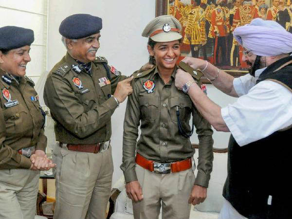  డీఎస్పీ పదవి నుంచి కానిస్టేబుల్‌ ఉద్యోగం 