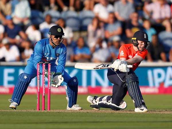  5 వికెట్లు కోల్పోయి లక్ష్యాన్ని చేధించిన ఇంగ్లాండ్