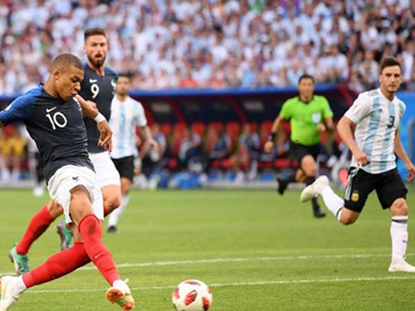  రెండు వరుస గోల్‌లతో చెలరేగిపోయిన మొబప్పె