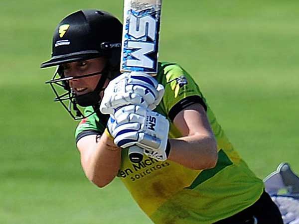 బ్యాటింగ్‌ మధ్యలో హిందీ పదాలు నేర్పింది