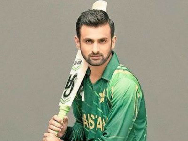 1999లో అంతర్జాతీయ వన్డే అరంగేట్రం