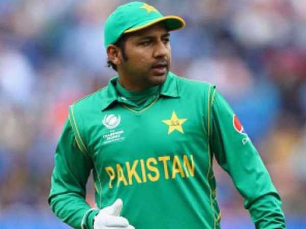 ధోనీని కాపీ చేసేందుకు యత్నించి..: