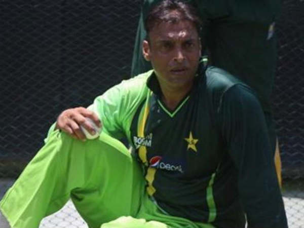 షోయబ్ అక్తర్ - పాకిస్థాన్ 