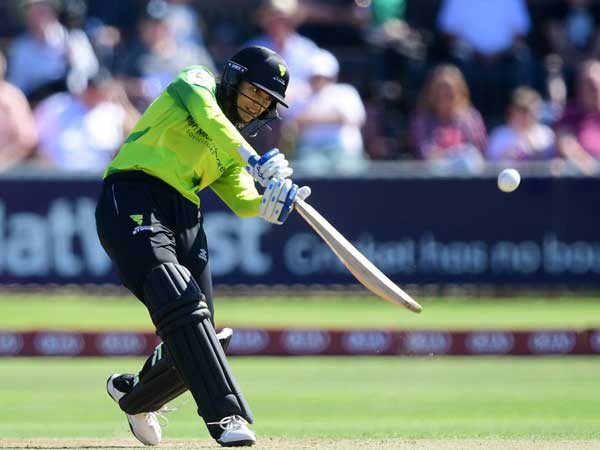 యార్క్‌షైర్‌ డైమండ్స్‌ జట్టుపై ఘన విజయం 