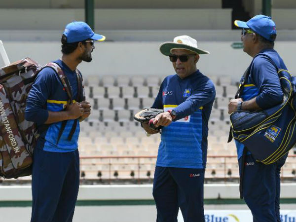 బాల్‌ ట్యాంపరింగ్‌కు పాల్పడటంతో 