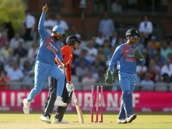 కోహ్లీసేన వరుస విజయాలకు ఇంగ్లాండ్ బ్రేక్