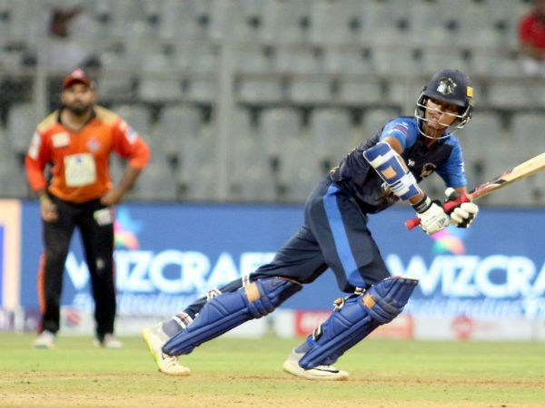 మూడేళ్ల పాటు ముస్లిమ్‌ యునైటెడ్‌ క్లబ్‌‌లో