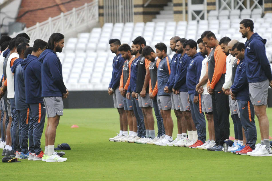 Former India cricketer Ajit Wadekar cremated with state honours; Team India observes silence 