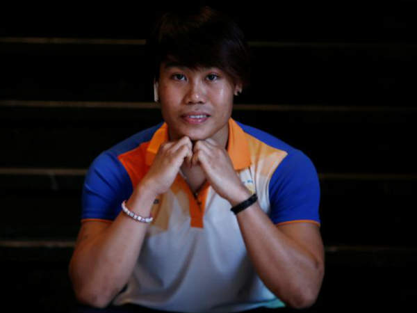 దగ్గరలో కనిపించిన చెట్టే ఆధారంగా చేసుకుని: