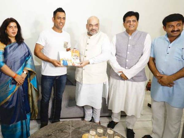 Amit Shah meets MS Dhoni, informs him about Modi govt’s works since 2014
