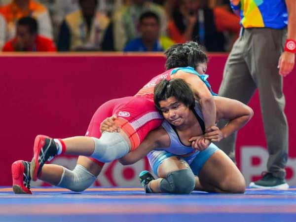 దివ్య కాక్రన్