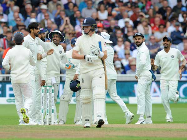 ఇంగ్లాండ్ విజయ లక్ష్యం 521