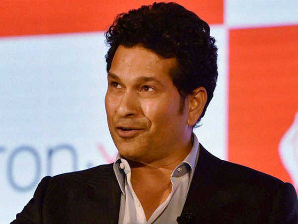 తొలి రోజు మ్యాచ్‌ గంటను మోగించాల్సిందిగా సచిన్‌ను: