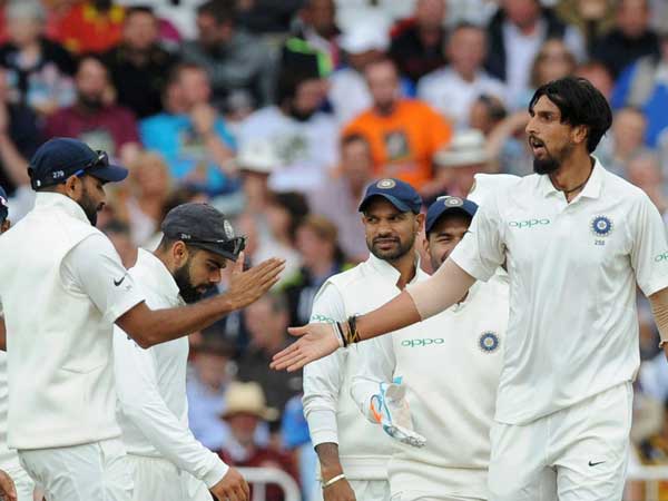 కుక్‌ను ఔట్ చేసిన ఇషాంత్ శర్మ