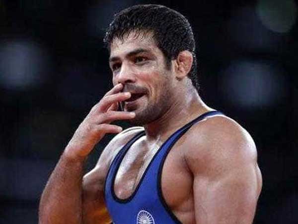 పతకాలతో స్టార్ రెజ్లర్ సుశీల్‌కుమార్ 