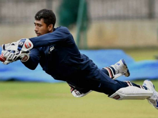 సాహా స్థానంలో దినేశ్‌ కార్తీక్‌