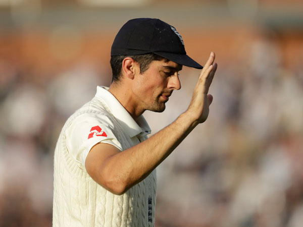 ఎనిమిదో క్రికెటర్‌గా కుక్