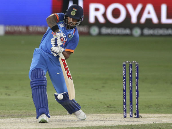  ధావన్‌కే మ్యాన్‌ ఆఫ్‌ ది సిరీస్‌ అవార్డు