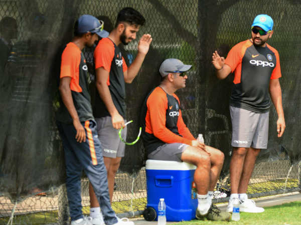  ధోనీ ప్రస్తుతం జట్టులో ఉండటం