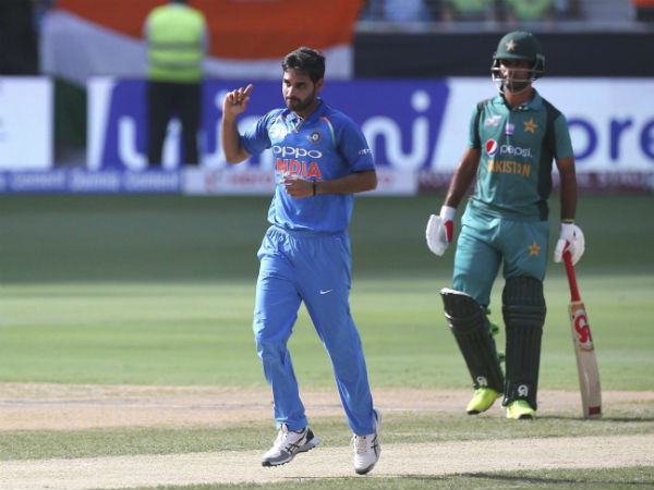 మూడో ఓవర్ తొలి బంతికే తొలి వికెట్