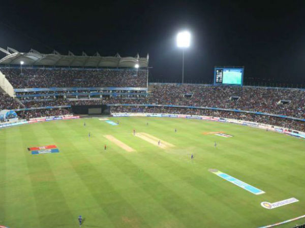 యూఏఈలో మూడు గ్రౌండ్లు