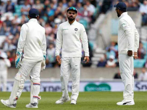 జడేజా వేసిన 10వ ఓవర్‌ రెండో బంతికి