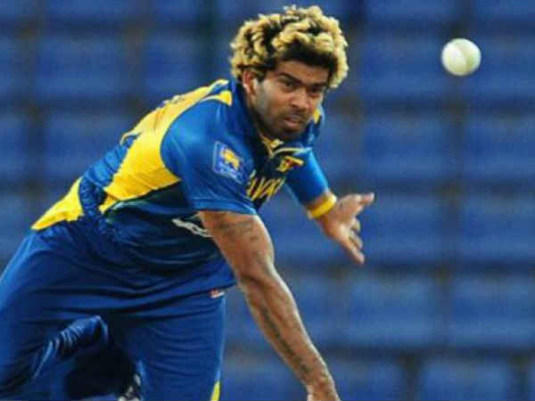 అత్యధిక సార్లు ఐదు వికెట్లు తీసిన ఆటగాడిగా 