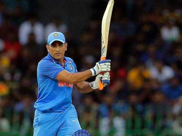 ఇంగ్లాండ్‌ వన్డేలలో రాణించలేకపోయిన ధోనీ