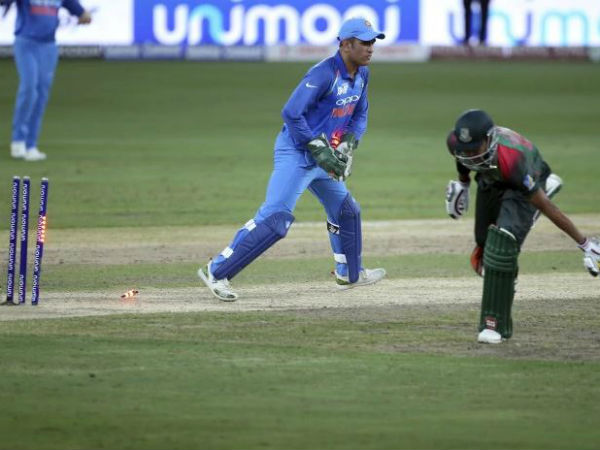  భారత విజయానికి 18 బంతుల్లో 13 పరుగులు