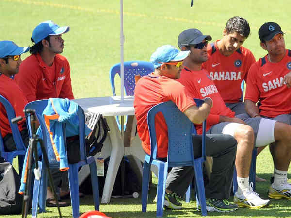 కెప్టెన్సీలో ఐసీసీ పలు ట్రోఫీలను భారత్.. 