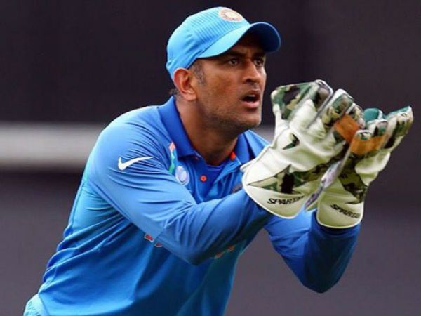 2011లో వన్డే వరల్డ్‌కప్ అందించిన ధోని
